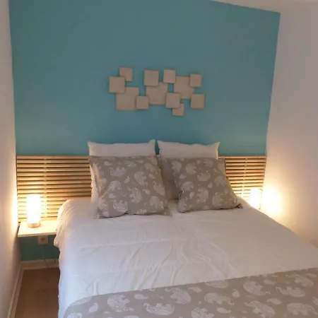 Appt Contemporain & Romantique Fosse Des Orphelins דירה